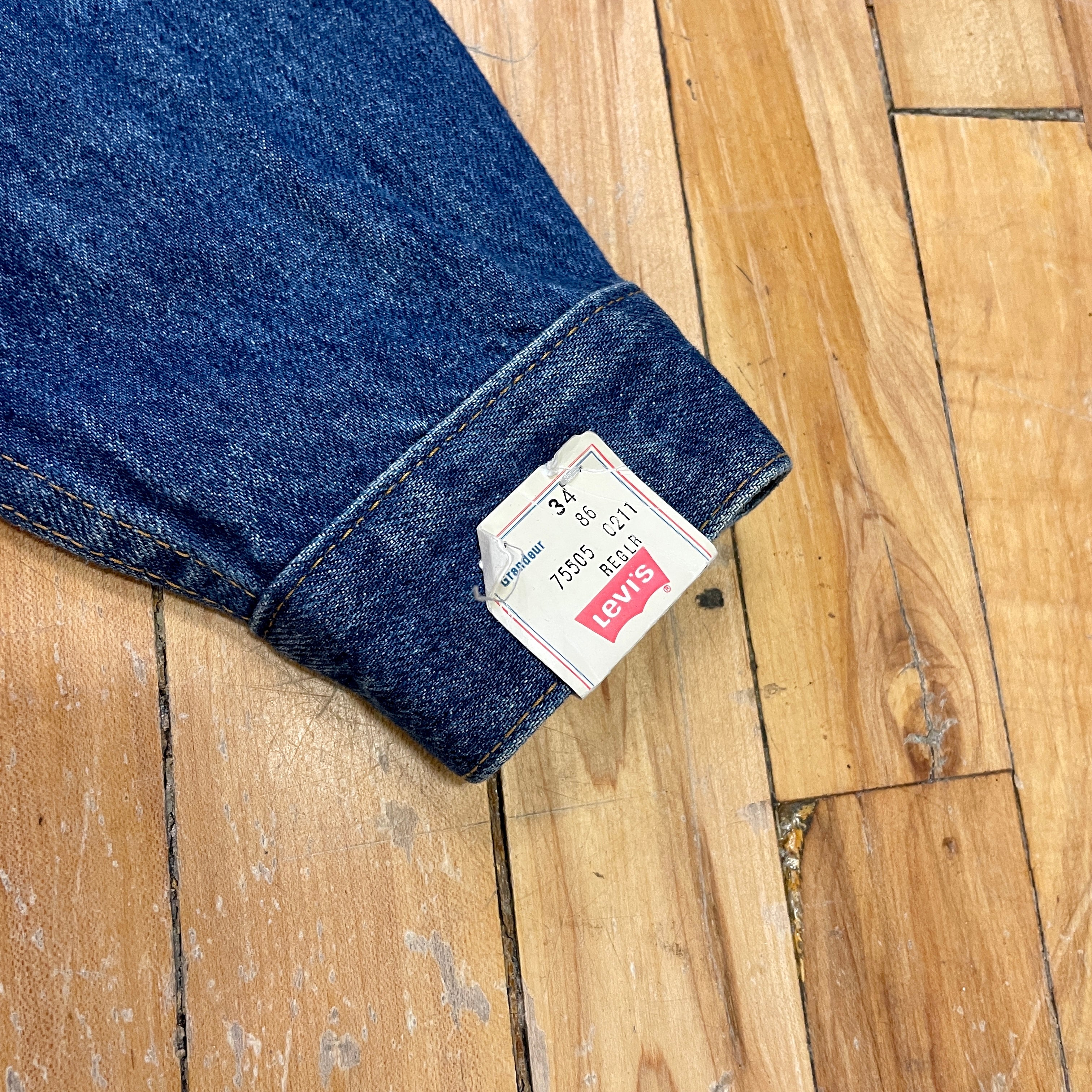 1111 Levi's Deadstock 2 Pocket Red Tab Mid-Wash Made in Canada Vintage Denim Trucker Jacket Size S Tops Public Butter 