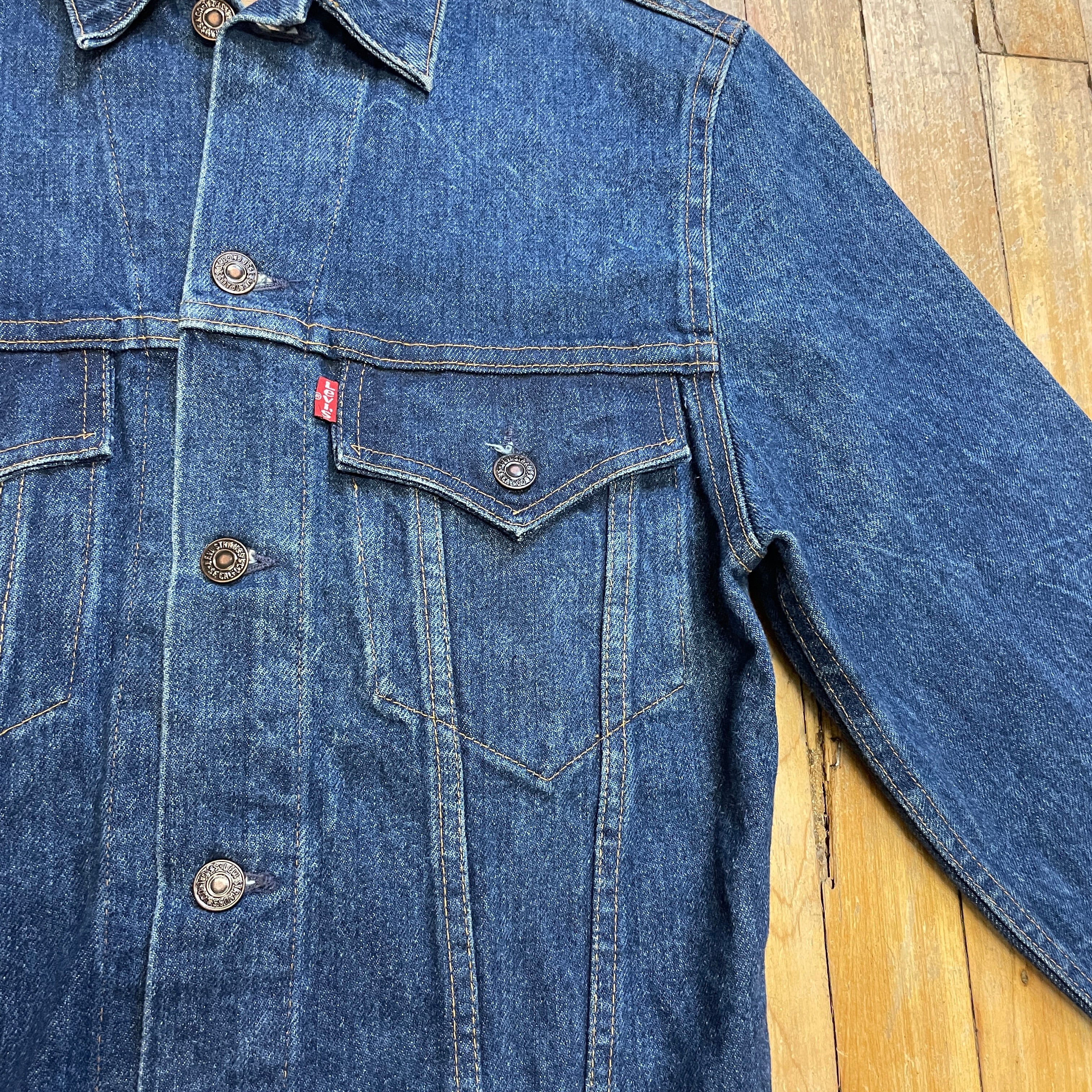 1111 Levi's Deadstock 2 Pocket Red Tab Mid-Wash Made in Canada Vintage Denim Trucker Jacket Size S Tops Public Butter 