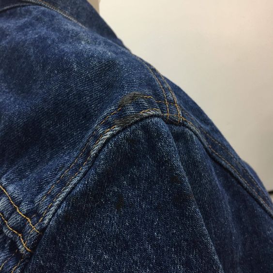 Levi's Deadstock 2 Pocket Red Tab Mid-Wash Made in Canada Vintage Denim Trucker Jacket Size S Tops Public Butter 
